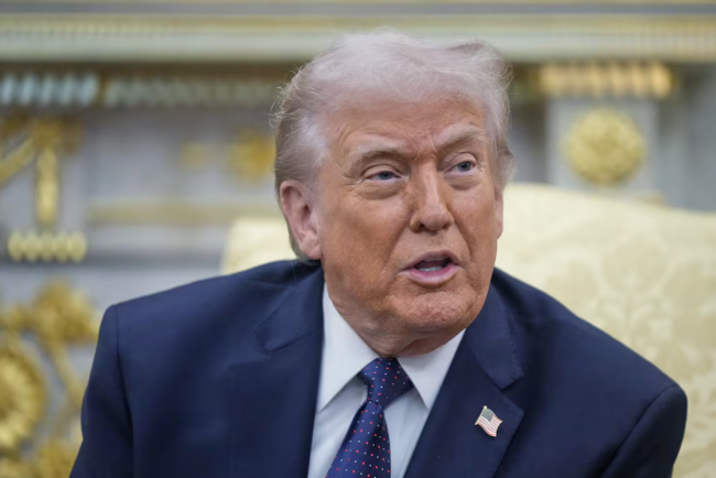 Trump afirma que a Marinha dos EUA poderia escoltar petroleiros pelo Estreito de Ormuz