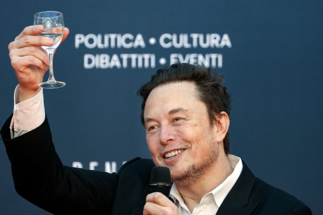 Agência de Saúde dos Estados Unidos agora exige que funcionários respondam aos e-mails de Elon Musk