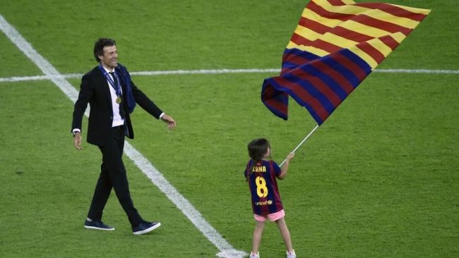 A adorável homenagem à falecida filha de Luis Enrique pelos torcedores do PSG na final da Liga dos Campeões