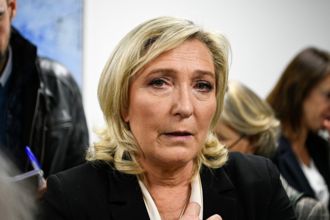 Le Pen nega uso indevido de fundos da UE em julgamento de recurso