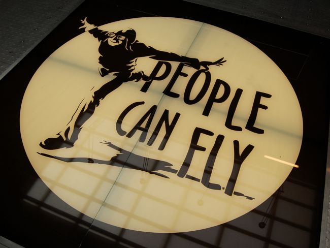 People Can Fly demite mais de 120 pessoas