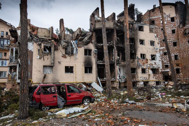 Rússia pode oferecer US$ 300 bilhões em ativos congelados para reconstrução da Ucrânia sob condições estritas