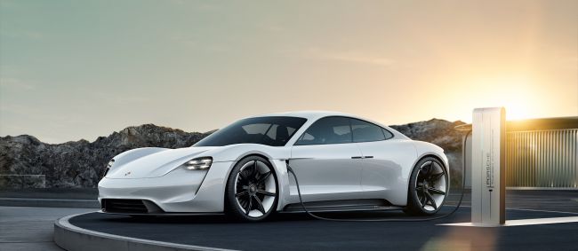Porsche admite que o Taycan chegou antes do mercado estar pronto