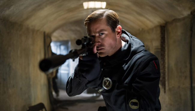 Armie Hammer fala e rejeita alegações canibais