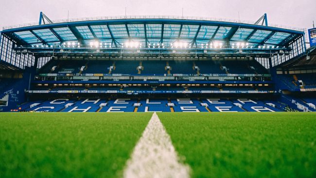 A Premier League impõe uma multa histórica ao Chelsea, mas é mitigada pela auto-denúncia voluntária do clube