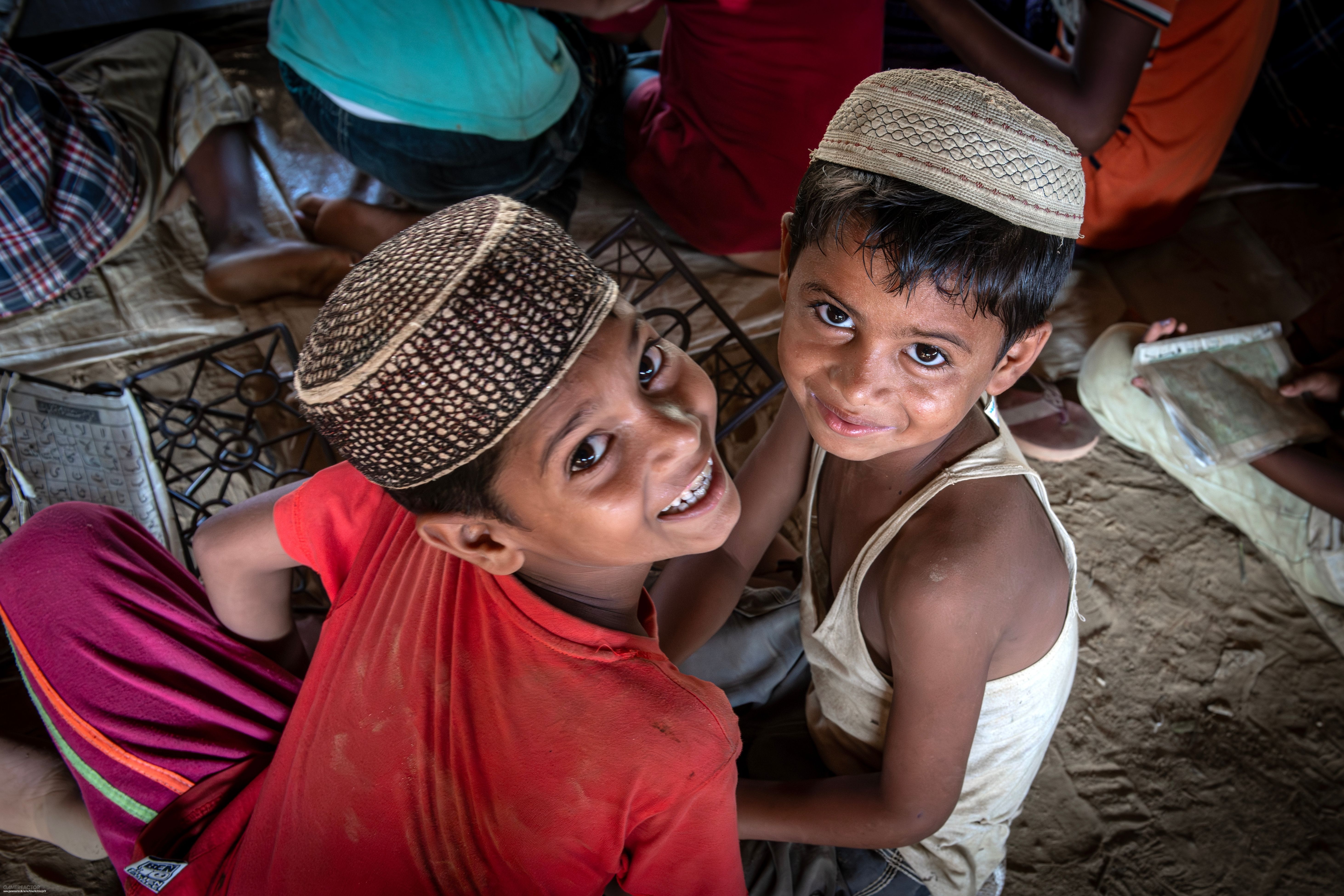 A polícia libera cerca de cem refugiados rohingya detidos enquanto buscavam asilo em Kuala Lumpur