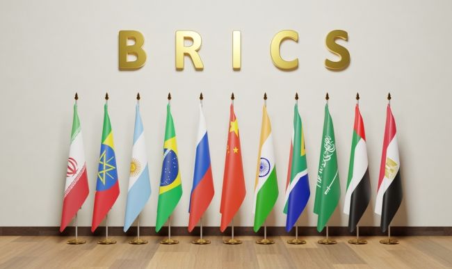 Trump alerta para tarifas adicionais de 10% sobre os Brics enquanto líderes se reúnem no Brasil