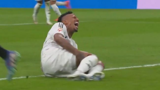 A grama do Santiago Bernabebú é a culpada pela praga de lesões no joelho que seus jogadores estão sofrendo?