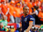 Xavi Simons, do Tottenham, foi exclu&iacute;do da Copa do Mundo contra a Holanda devido a les&atilde;o no joelho