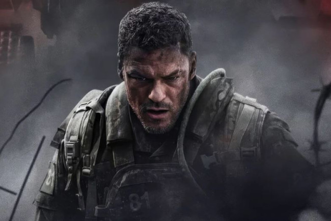 Alan Ritchson acha que o público está se cansando de filmes do tipo Marvel