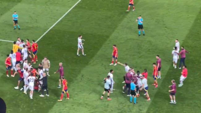 Partida Sub-21 entre Inglaterra e Espanha termina em briga: "Existem maneiras melhores de construir camaradagem", diz Carsley