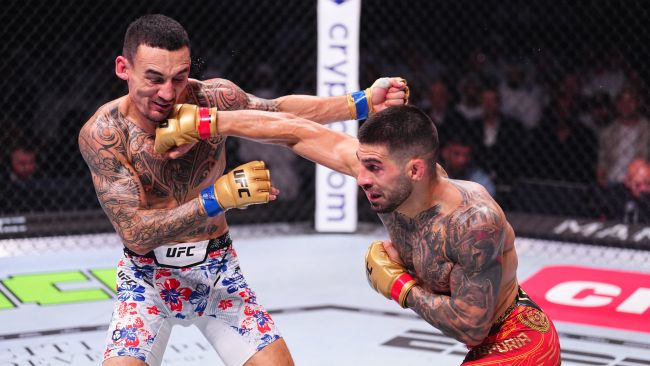 Ilia Topuria defende título de campeão do UFC e nocauteia Holloway pela primeira vez