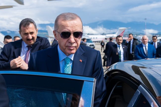 Rússia pressiona condições adversas em breves negociações de paz em Istambul