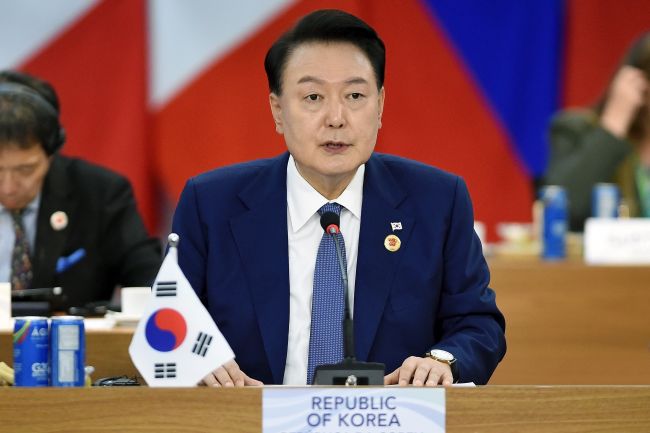 Coreia do Sul inicia julgamento criminal contra presidente deposto Yoon