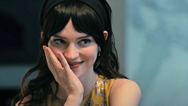 Trailer promete terror e "um novo tipo de história de amor"