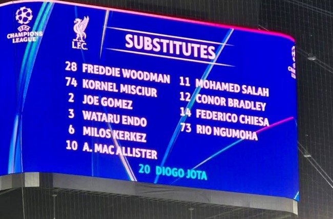 O belo gesto do Eintracht Frankfurt em homenagem a Diogo Jota na visita ao Liverpool