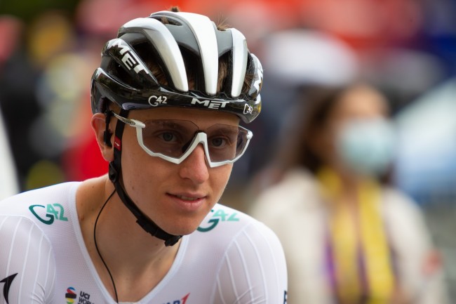 Tadej Pogačar espancado por advogado britânico de 40 anos em corrida na Eslovênia