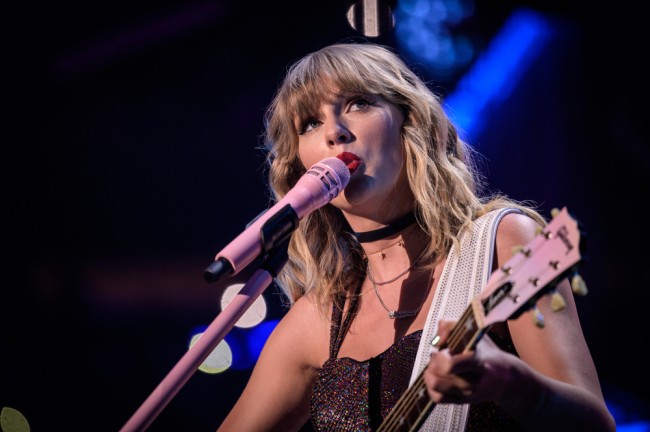 Taylor Swift entra para o Hall da Fama dos compositores