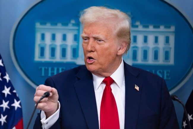 Trump diz que o poder é limitado apenas pela "minha própria moralidade": "Eu não preciso de direito internacional"