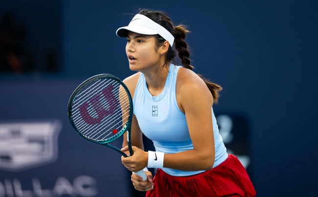 Emma Raducanu e Iga Swiatek devem se enfrentar novamente em Roland Garros