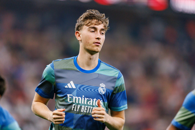 O jogador do Real Madrid, Dean Huijsen, pede desculpas pela piada racista sobre asiáticos, mas o clube piorou a situação