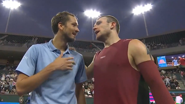 Jack Draper e Daniil Medvedev discutem sobre penalidade por impedimento em Indian Wells