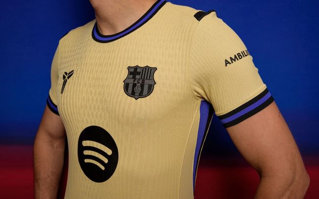 FC Barcelona estreia uniforme em homenagem a Kobe Bryant, substituindo o logotipo da Nike por 'Kobe Sheath'