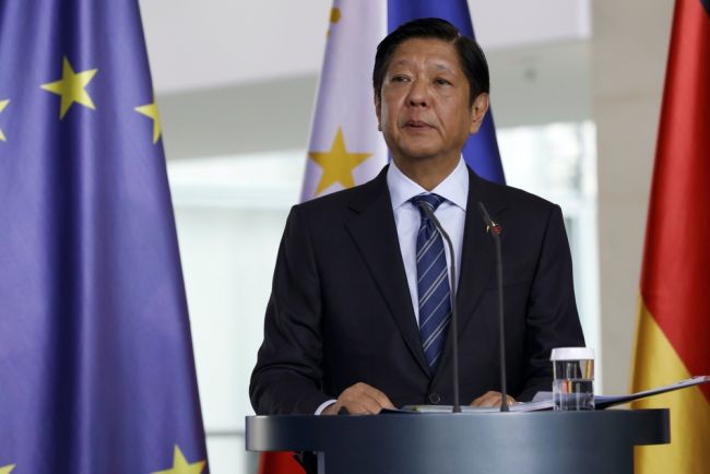 Gabinete filipino praticamente inalterado após revés no meio do mandato