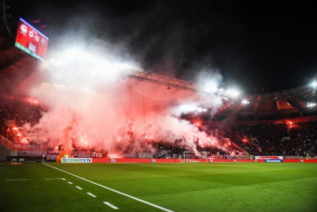 Vitória do PSG na Liga dos Campeões sobre o Arsenal teve um efeito cascata inesperado na Grécia