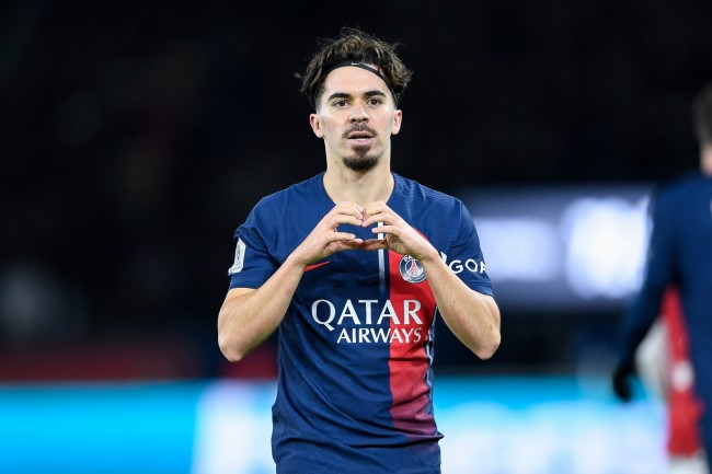 A derrota do PSG para o Lyon significa que a disputa pelo título da Ligue 1 com o Lens ainda está aberta