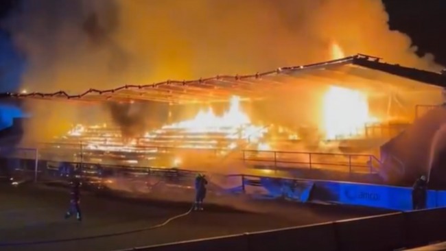Três adolescentes incendiaram um estádio de futebol na Finlândia após o clube ser rebaixado