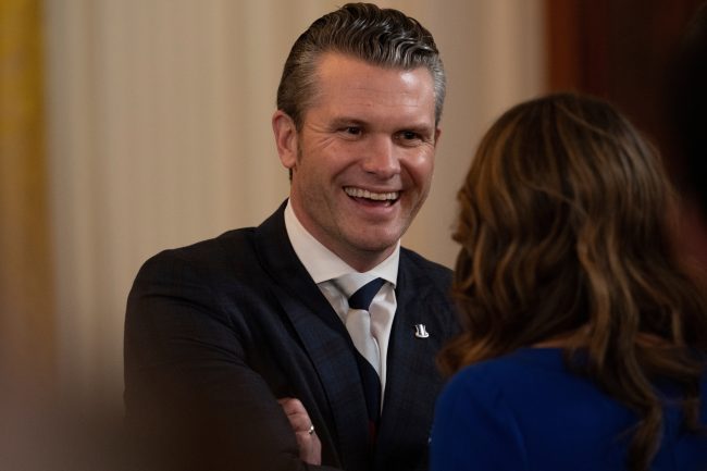 Hegseth nega vazamento de planos de guerra em meio a preocupações de segurança