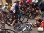 Mulher empurrando ciclista em corrida na Espanha não foi intencional, diz mídia local
