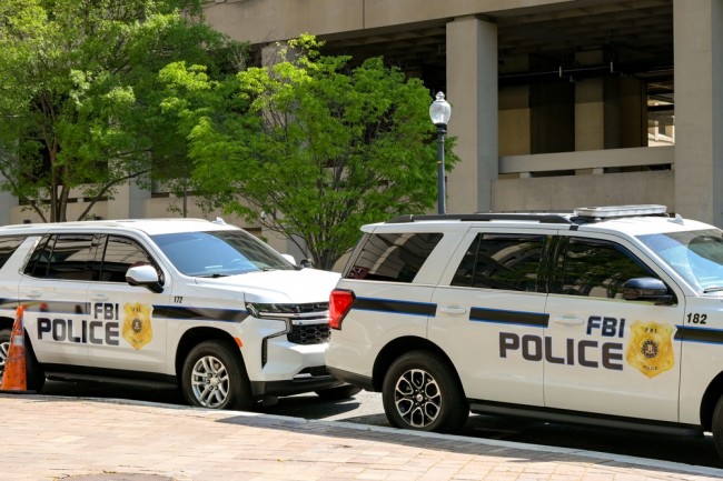 Dois homens acusados de possível ataque terrorista em Michigan no fim de semana de Halloween