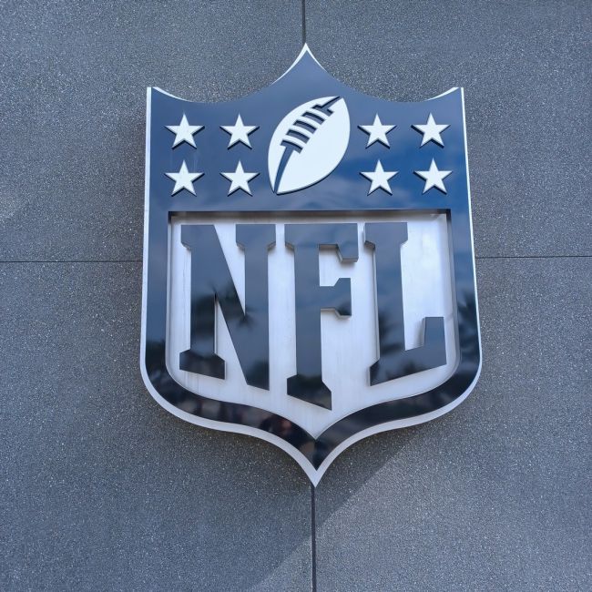 O atirador que matou quatro pessoas em Nova York é suspeito de atacar escritórios da NFL