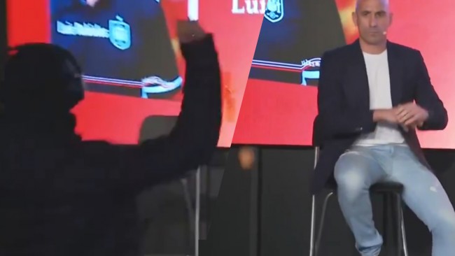 Ex-presidente da federação espanhola de futebol Luis Rubiales, alvo de um "ataque com ovos"