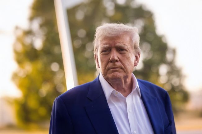 Japão e Coreia do Sul enfrentam tarifa de 25% enquanto Trump intensifica conflito comercial