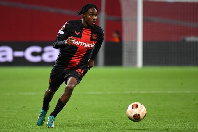 O Liverpool está procurando contratar este zagueiro do Bayer Leverkusen como substituto de Trent Alexander-Arnold.