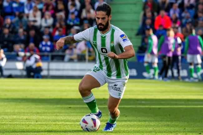 Isco voltou ao elenco do Betis a tempo do confronto da Liga Europa, pela primeira vez desde novembro