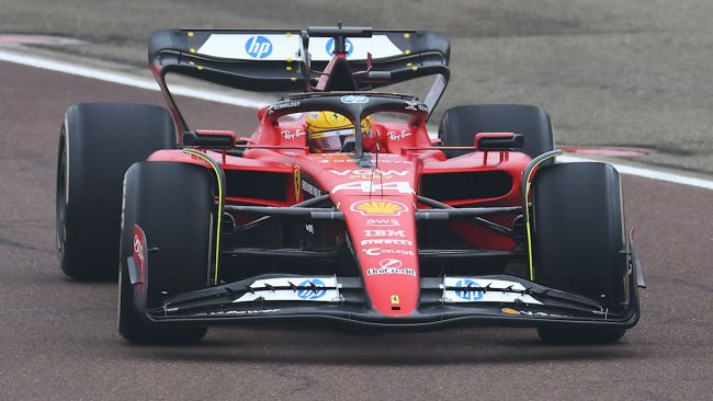 Lewis Hamilton bate sua Ferrari em seu segundo teste e sai ileso