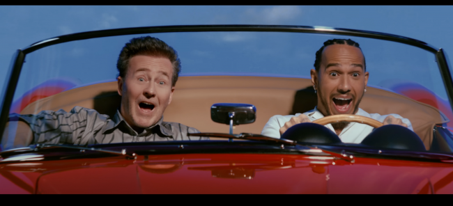 Lewis Hamilton dá uma volta na Ferrari 250 GT California da Ferris Bueller em vídeo falso