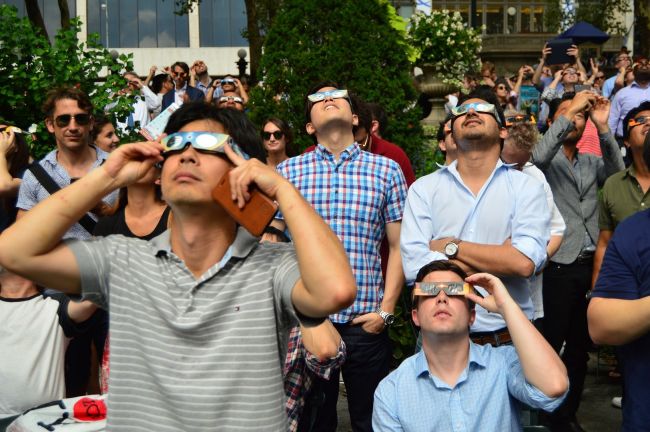Espanha se prepara para os desafios logísticos e de saúde sem precedentes de três eclipses solares consecutivos em 2026, 2027 e 2028