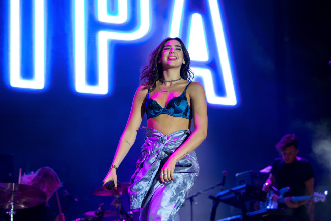Dua Lipa processa a Samsung por usar sua imagem sem permissão