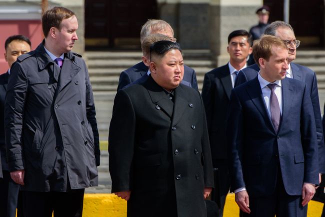 Coreia do Norte confirma envio de tropas para a Rússia e chama seus soldados de "heróis"